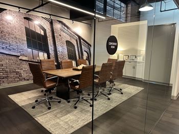 Co-working & tech-equipped conference room
